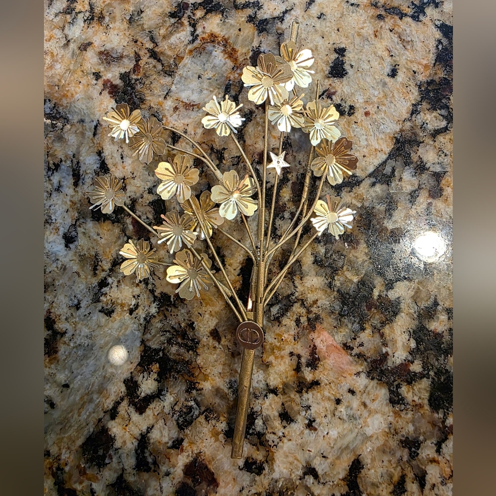 Dior 2023 Year Of Tiger Limitd Edition Gold Flower Brooch - Picture 3 of 6
